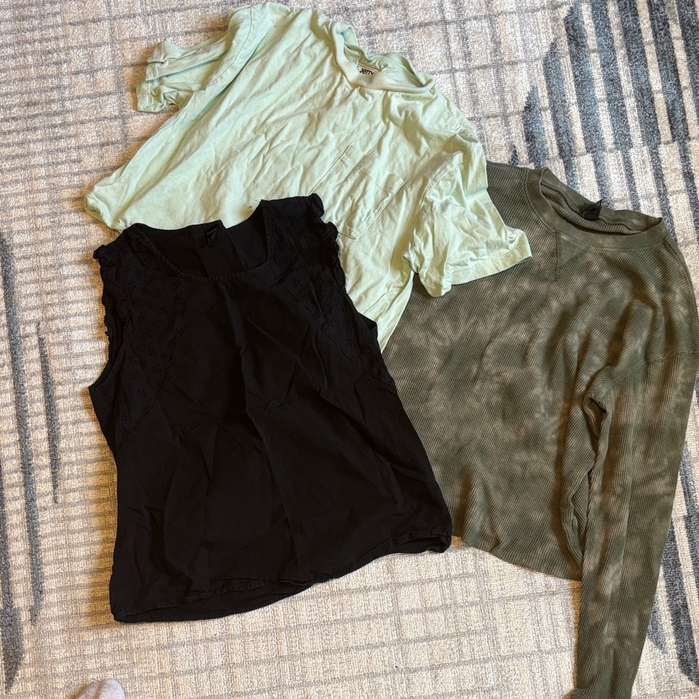 Three Shirt Bundle Black Sleeveless Lace Top